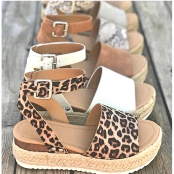 Aluna Levi Shoes - $38 Available Soon 💙🧡🌞Espadrille Wedges🧡 🌞